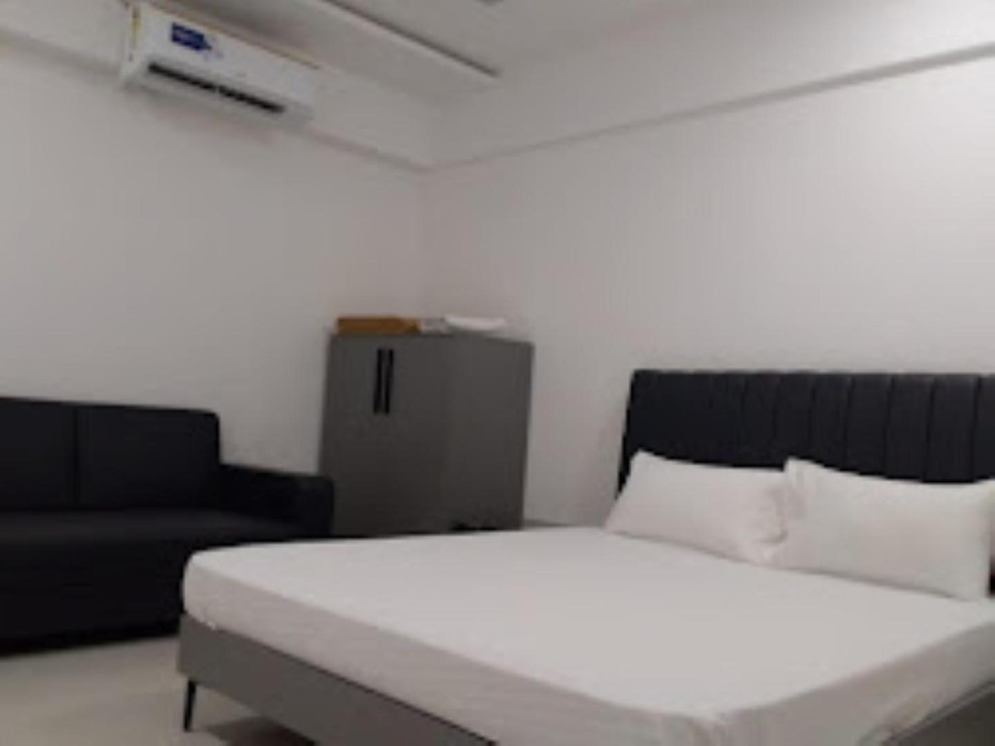 Lennox Hotel , 苏拉特 外观 照片