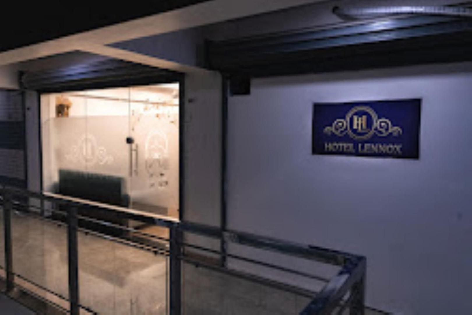 Lennox Hotel , 苏拉特 外观 照片